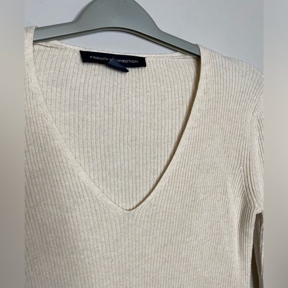 French Connection Vneck sweater Size Large Cream Bell Sleeve Fairy Office Career - Picture 7 of 13
